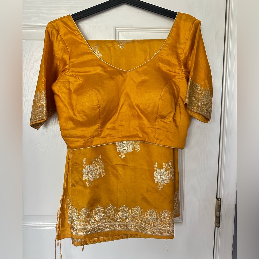 Mustard yellow saree blouse set - Picture 3 of 11
